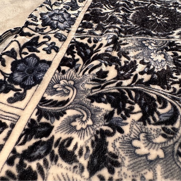 Johnny Was velvet tunic top cream and navy // small - Picture 7 of 15